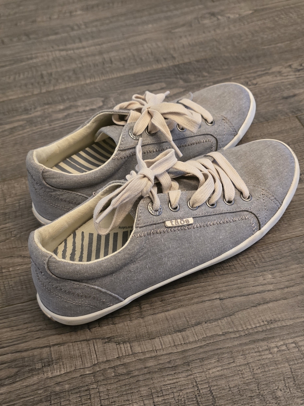 Taos‎ Footwear Women’s Gray Canvas Sneakers with Cream Laces
